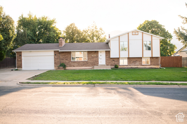 Photo 2 for MLS #2105334 at 1086 N Oakridge Dr