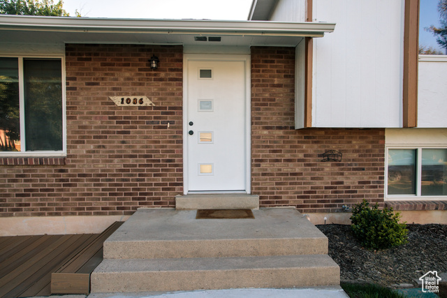 Photo 4 for MLS #2105334 at 1086 N Oakridge Dr