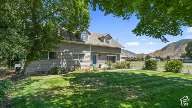 Photo 2 for MLS #2105360 at 530 W Maple St