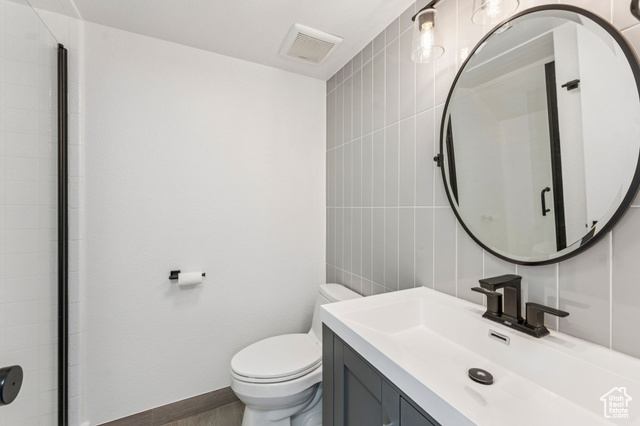 Photo 14 for MLS #2105369 at 40 Spaulding Ct