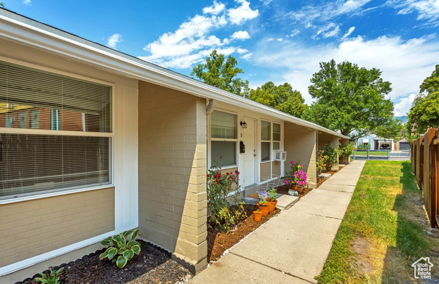 Photo 2 for MLS #2105389 at 1436 S Roberta St