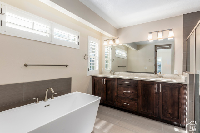 Photo 17 for MLS #2105396 at 738 N Rolling Hills Dr