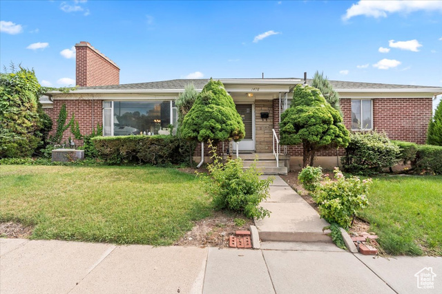 MLS #2105425 - 1478 E Roosevelt Ave