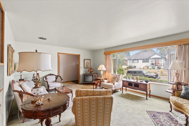 Photo 4 for MLS #2105425 at 1478 E Roosevelt Ave