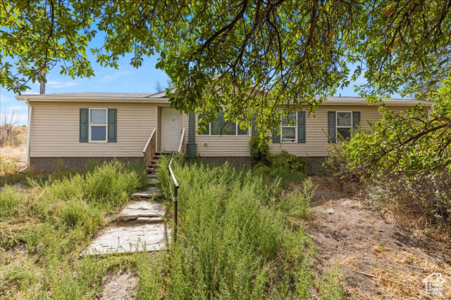 MLS #2105447 - 421 W Larson Rd