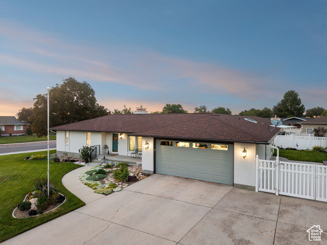 Photo 2 for MLS #2105503 at 1453 E Mums Cir