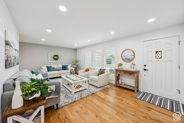 Photo 8 for MLS #2105503 at 1453 E Mums Cir