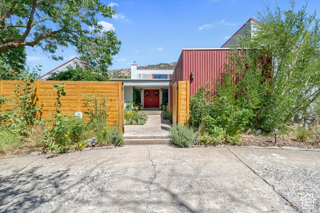 Photo 2 for MLS #2105509 at 510 Spring Creek Rd