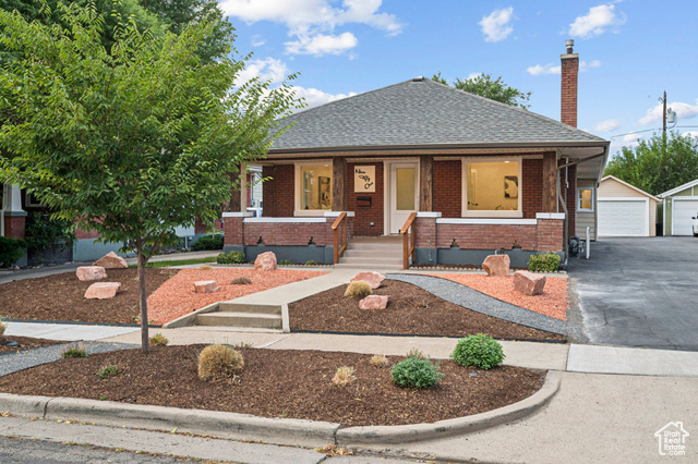 Photo 2 for MLS #2105511 at 951 E Wilson Ave