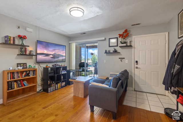 Photo 5 for MLS #2105513 at 4148 S Oak Meadows Dr #31