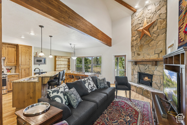 Photo 10 for MLS #2105577 at 1945 Paddington Dr