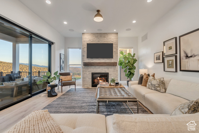 Photo 8 for MLS #2105588 at 1701 W Oakridge Cir