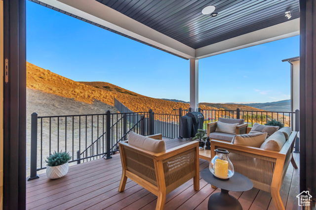 Photo 5 for MLS #2105588 at 1701 W Oakridge Cir