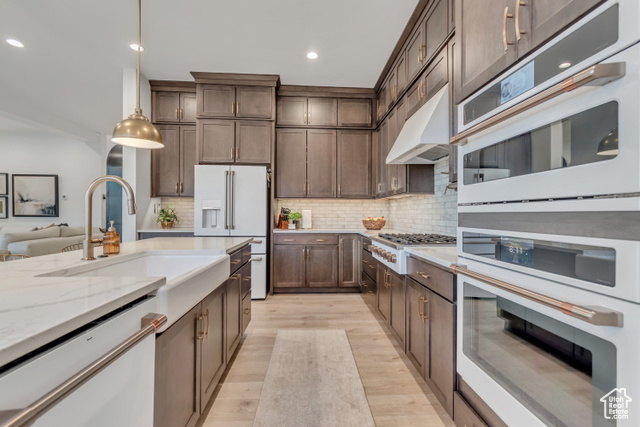 Photo 12 for MLS #2105588 at 1701 W Oakridge Cir
