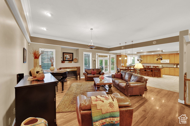 Photo 11 for MLS #2105589 at 758 E Point Hills Cv