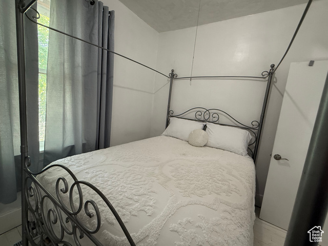 Photo 4 for MLS #2105615 at 322 N 400 West