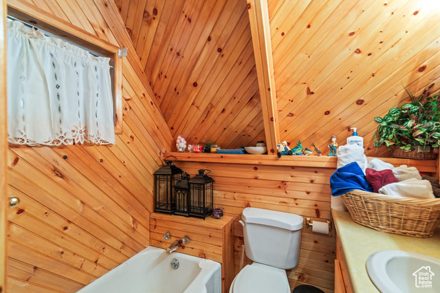 Photo 14 for MLS #2105627 at 959 Cove Rd