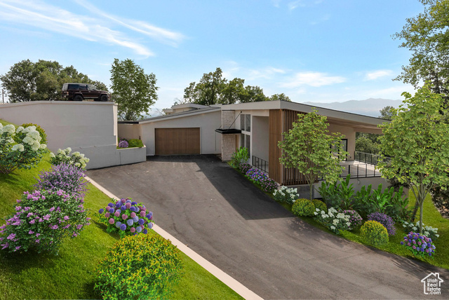 Photo 4 for MLS #2105804 at 2662 E Comanche Dr