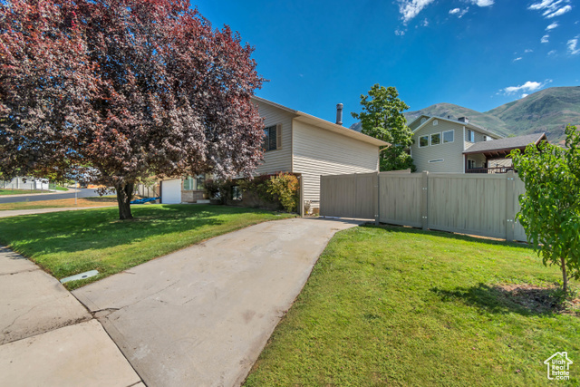 Photo 3 for MLS #2105855 at 10094 N Oak Rd