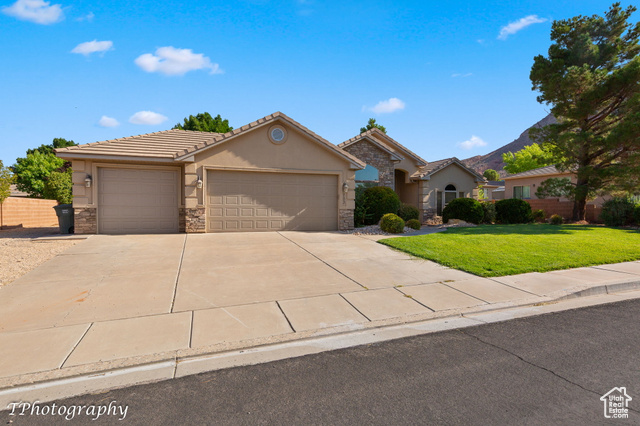 Photo 3 for MLS #2105932 at 753 E Castle Stone Dr