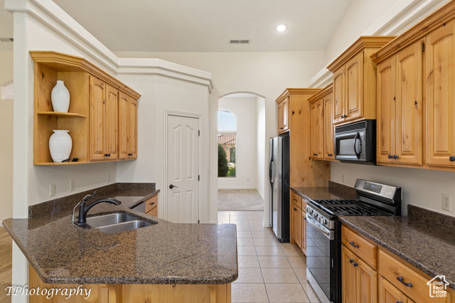 Photo 8 for MLS #2105932 at 753 E Castle Stone Dr