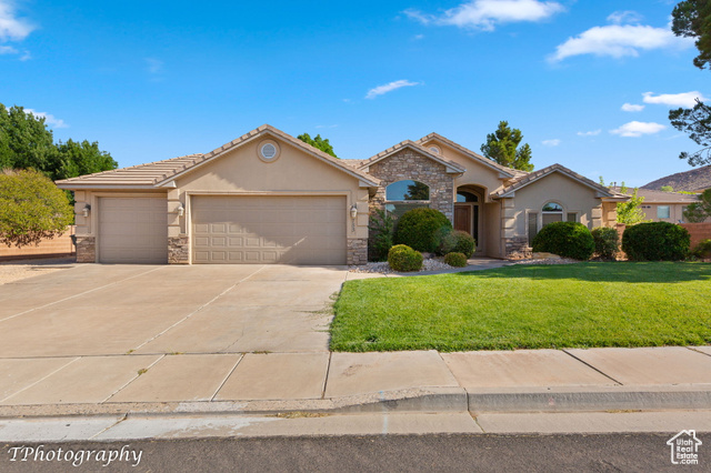 Photo 2 for MLS #2105932 at 753 E Castle Stone Dr