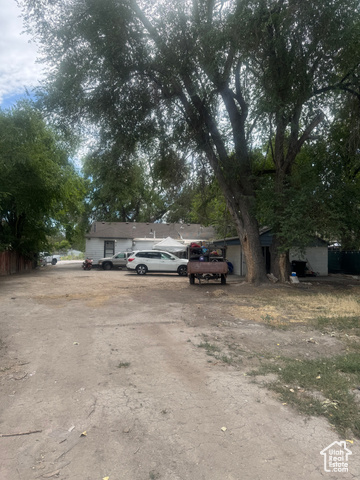 Photo 8 for MLS #2105973 at 261 N Redwood Rd #1