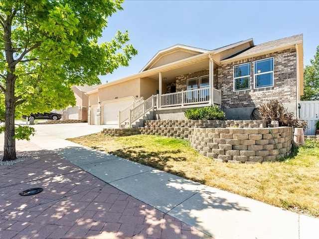 8262 S PIN OAK DR, West Jordan UT 84081