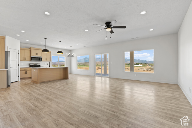 Photo 7 for MLS #2105986 at 980 W Rock View Dr