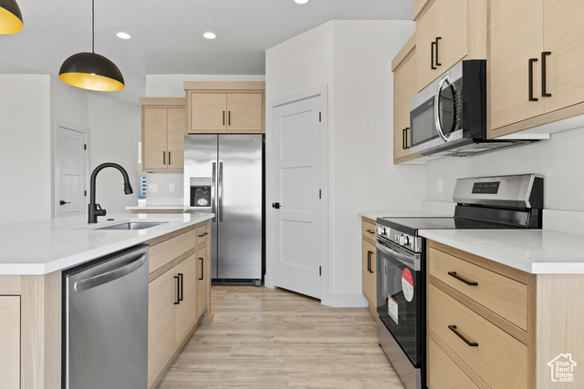 Photo 10 for MLS #2105986 at 980 W Rock View Dr
