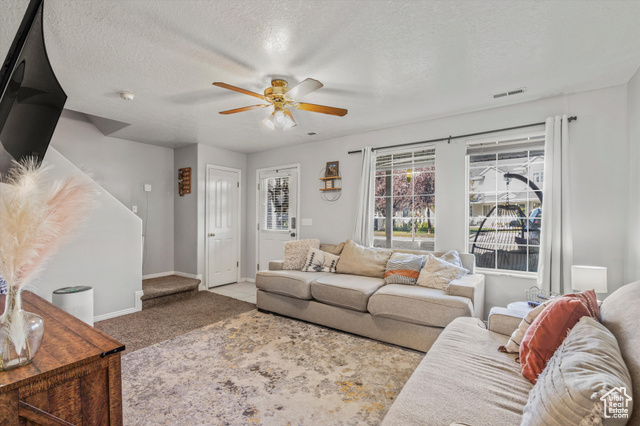 Photo 4 for MLS #2106020 at 1027 E Sara Ln
