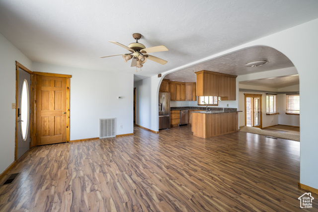 Photo 4 for MLS #2106045 at 709 W Bartlett Cir