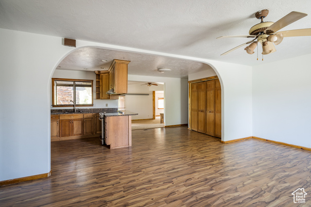 Photo 3 for MLS #2106045 at 709 W Bartlett Cir