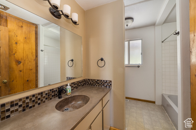 Photo 36 for MLS #2106045 at 709 W Bartlett Cir