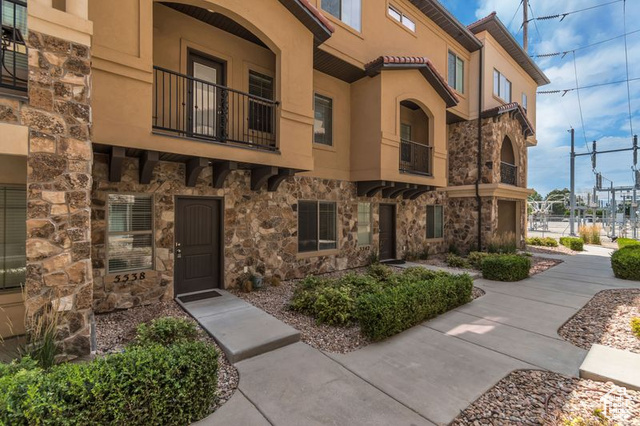 Photo 2 for MLS #2106107 at 5538 W Naples Dr #125