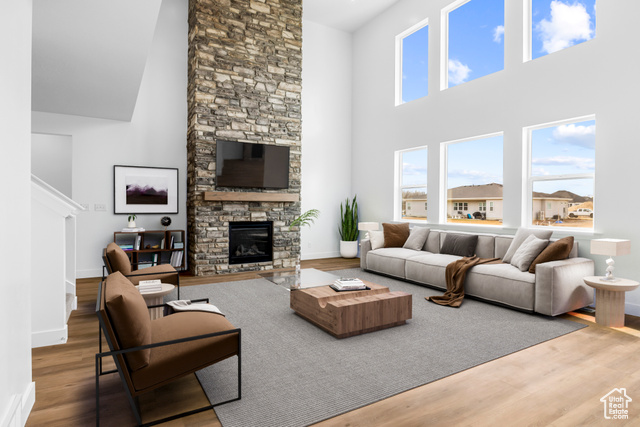 Photo 3 for MLS #2106148 at 2706 Eagle Dr #03