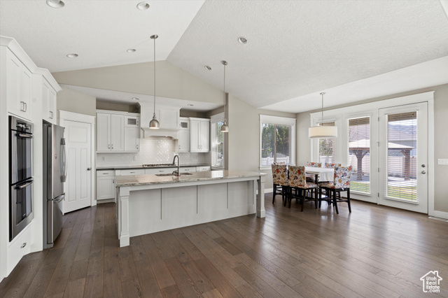 Photo 25 for MLS #2106179 at 172 E Hollybrook Cv