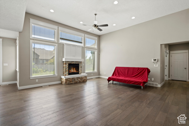 Photo 21 for MLS #2106179 at 172 E Hollybrook Cv