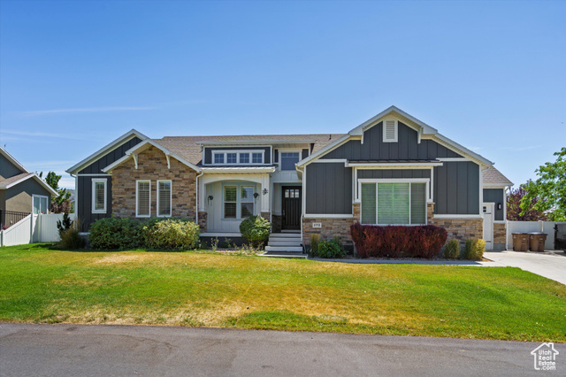 Photo 15 for MLS #2106179 at 172 E Hollybrook Cv
