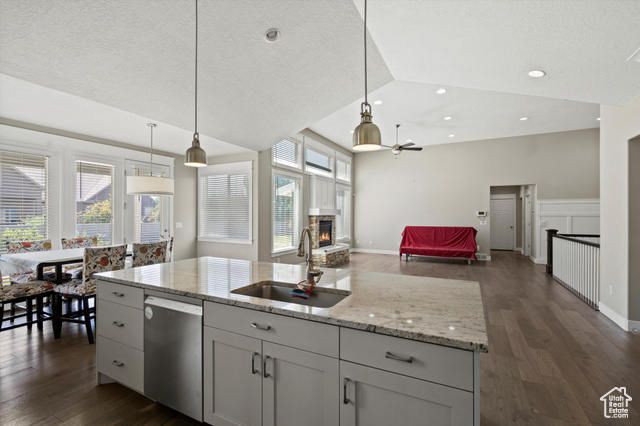 Photo 24 for MLS #2106179 at 172 E Hollybrook Cv
