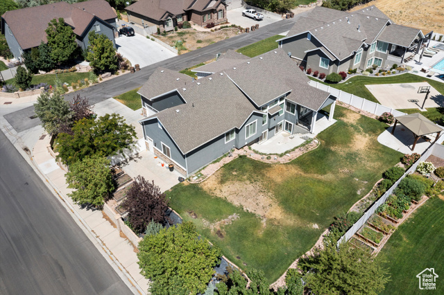 Photo 8 for MLS #2106179 at 172 E Hollybrook Cv