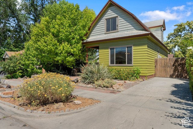 Photo 33 for MLS #2106224 at 1133 E Milton Ave