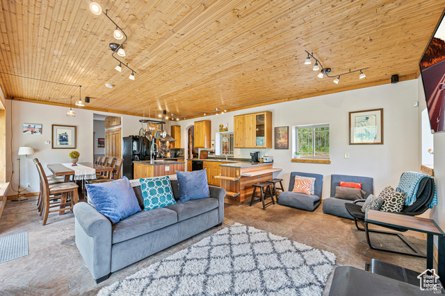 Photo 10 for MLS #2106231 at 2029 W Tollgate Rd