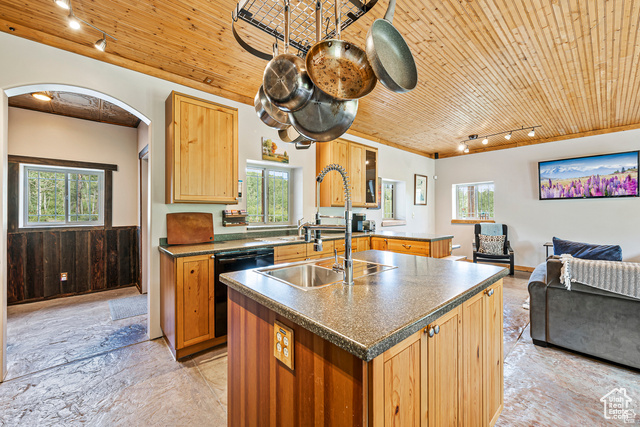 Photo 15 for MLS #2106231 at 2029 W Tollgate Rd