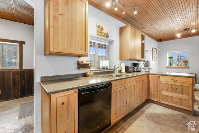 Photo 17 for MLS #2106231 at 2029 W Tollgate Rd