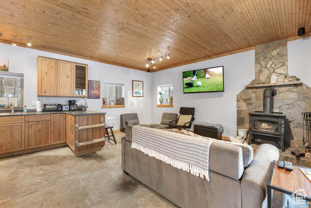 Photo 9 for MLS #2106231 at 2029 W Tollgate Rd