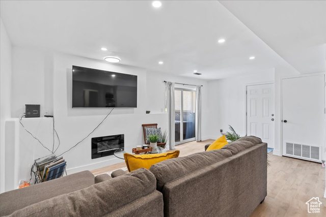Photo 7 for MLS #2106277 at 415 E Creekside Cir #B