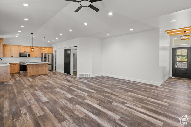 Photo 9 for MLS #2106346 at 827 E Jenny Ln