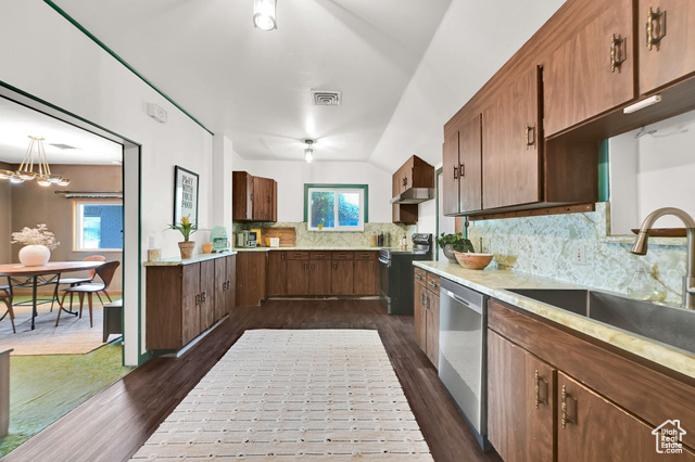 Photo 13 for MLS #2106393 at 665 E 6th Ave