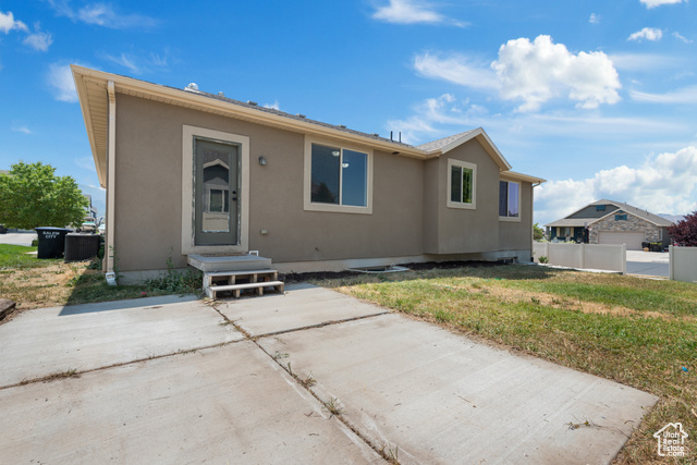 Photo 33 for MLS #2106436 at 301 E Salem Cir